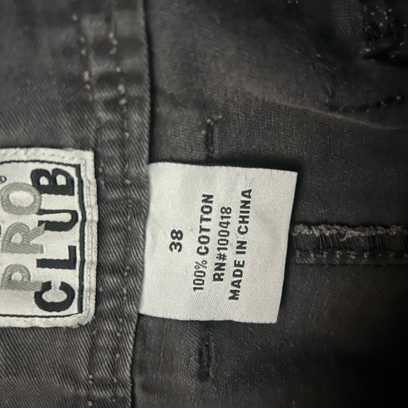 Club Room Men's Charcoal Cargo Shorts - Picture 4 of 6